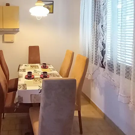 Apartment 2 Bedroom Amazing In Novi Vinodolski